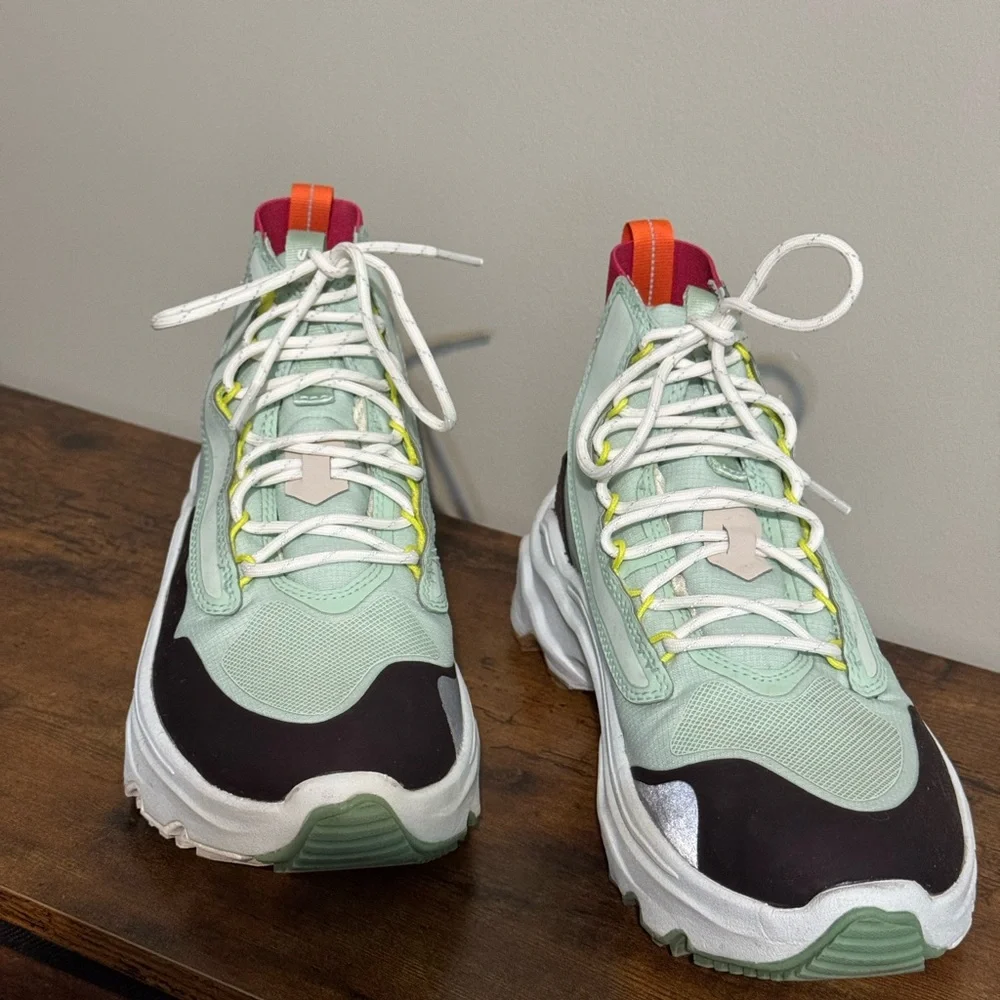 Sorel Kinetic Breakthru Venture Athletic Shoes Womens SZ 8.5M Perfect Condition - Picture 2 of 11